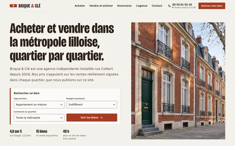 Site de démonstration de l'agence immobilière fictive Brique & Clé à Lille : maisons de maître en brique rouge du quartier Vauban-Esquermes, titre « Acheter et vendre dans la métropole lilloise, quartier par quartier. » et recherche de bien
