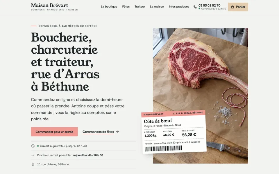 Site de démonstration de la boucherie fictive Maison Brévart à Béthune : côte de bœuf maturée sur papier kraft avec son étiquette de pesée, titre « Boucherie, charcuterie et traiteur, rue d'Arras à Béthune » et bouton Commander pour un retrait