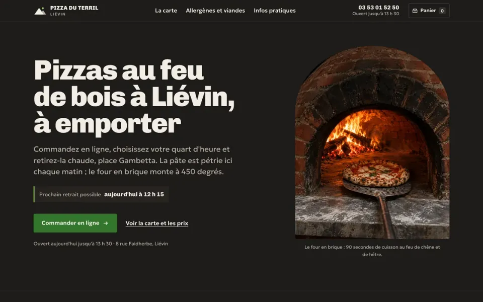 Site de démonstration de la pizzeria fictive Pizza du Terril à Liévin : four à bois en brique où une pizza entre dans les flammes, titre « Pizzas au feu de bois à Liévin, à emporter » et prochain retrait possible
